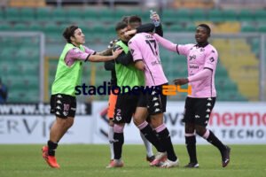 Palermo - Bari LIVE: la diretta testuale del match